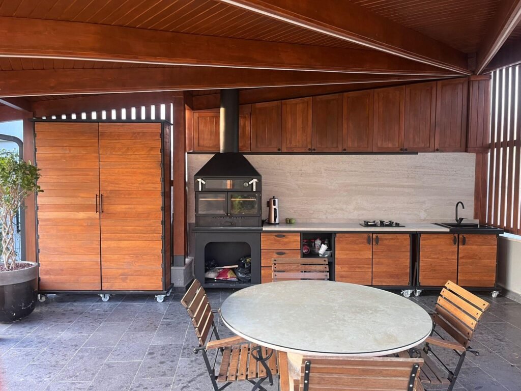 Batı Şömine- Barbekü